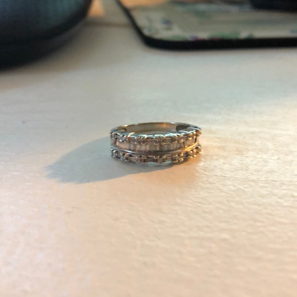 10k white gold and diamond ring